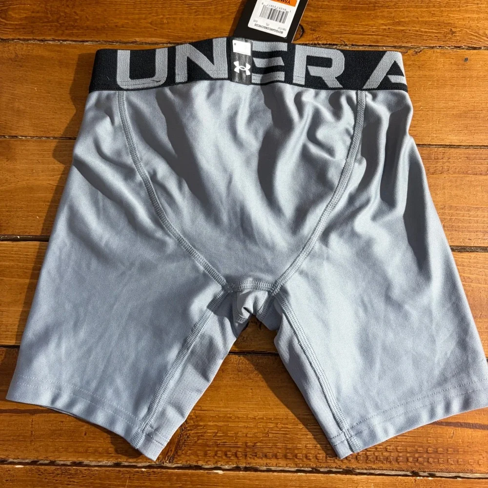 Under Armour HeatGear Armour Shorts Boys Small Gray Compression Underwear NEW - Picture 3 of 3